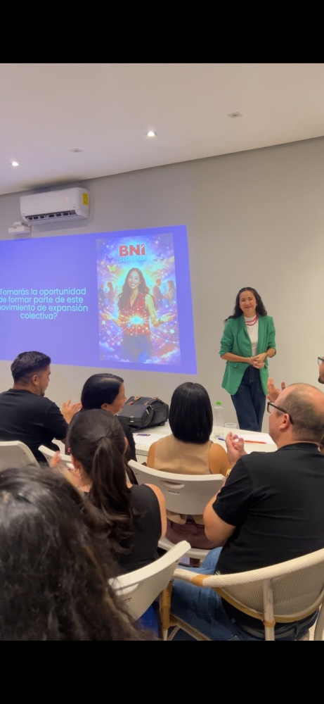 Stephanie Chang presentando